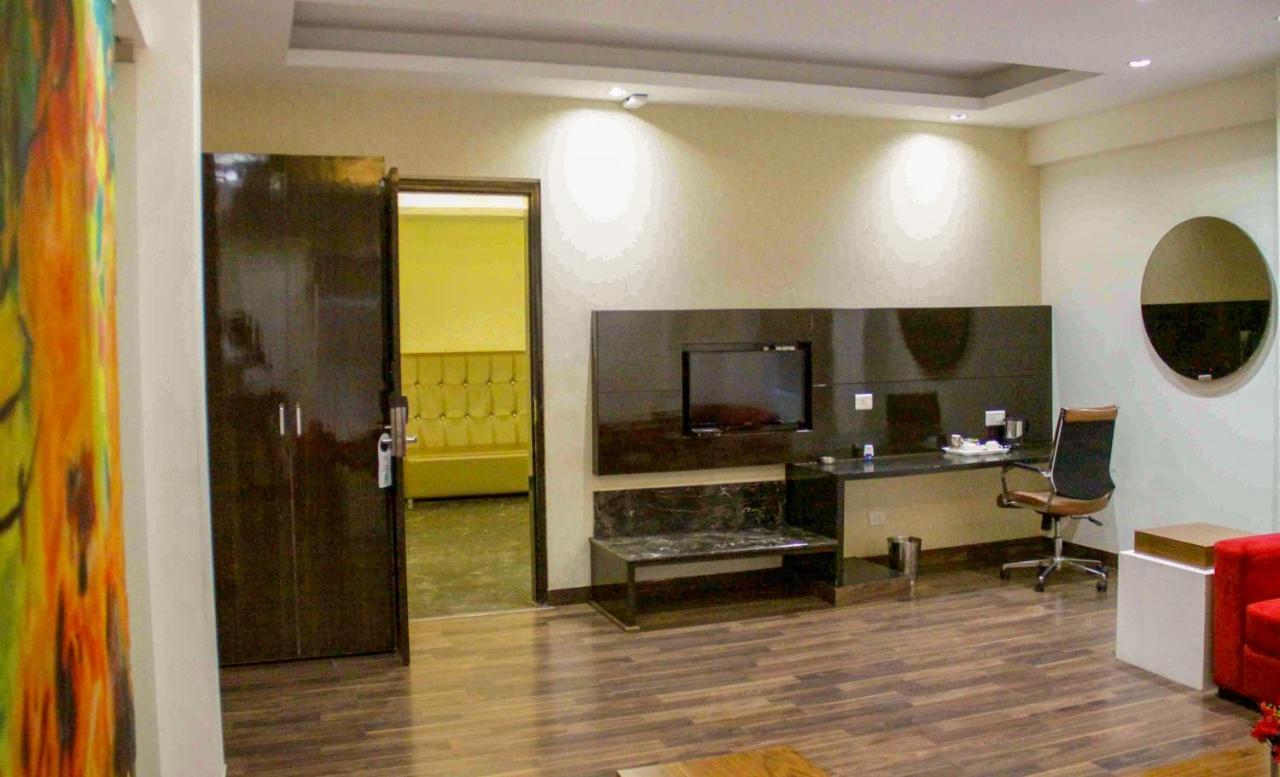 Four Leaf Hotel,Budaun Εξωτερικό φωτογραφία